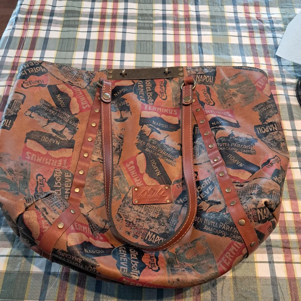 Patricia‎ Nash Napoli World Travler Italian Leather Shoulder Bag